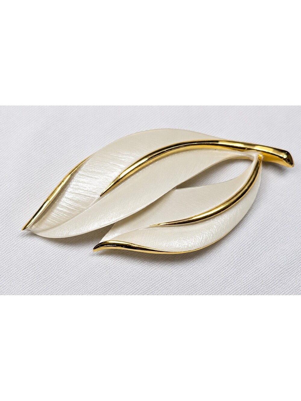 Vintage Sarah Coventry White Enamel Gold Tone Leaf Brooch Signed
